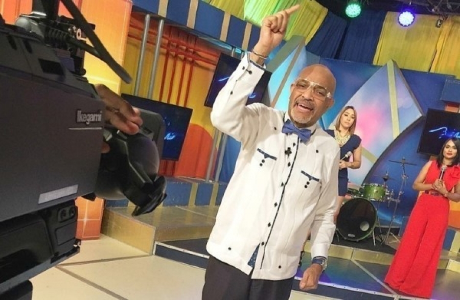 BUENAS NOCHES // CON NELSON JAVIER EL COCODRILO // DE LUNES A VIERNES 8:00PM
